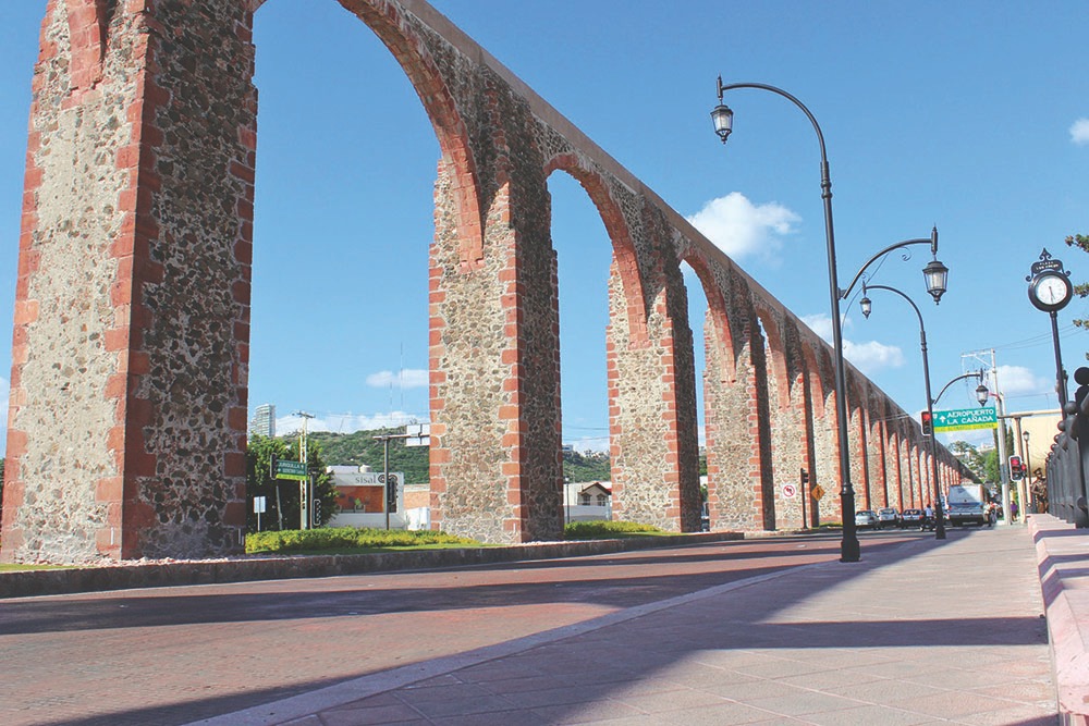 Querétaro Aqueduct (Los Arcos), the historic landmark of Querétaro, México